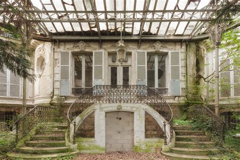 Stunning Abandoned Homes Are Surprisingly Full Of Life | HuffPost