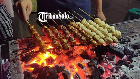 Kuliner Solo: Bakso Bakar Premium Babeku di Dekat Balai Kota Solo, Jual Ratusan Tusuk Tiap Hari ...