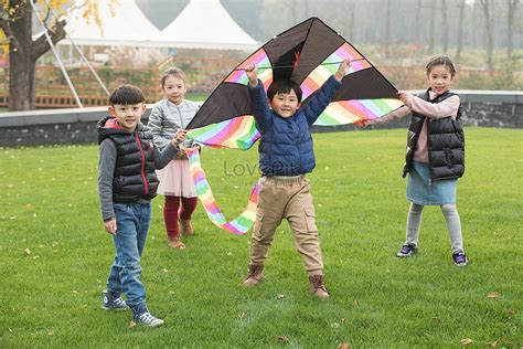 Children Fly Kites Picture And HD Photos | Free Download On Lovepik