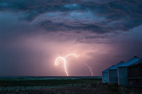 What I’ve Learned About Storm Chasing Photography | Photzy