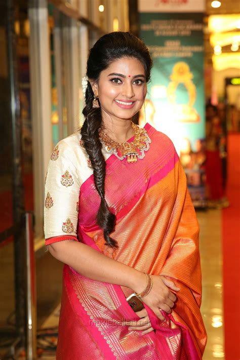 Actress Sneha Silk Saree Latest Photos HD | Moviegalleri.net