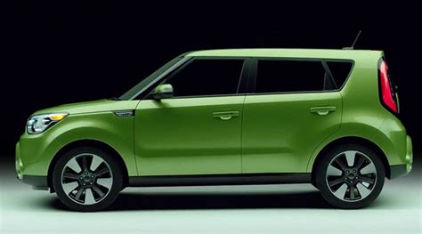 Kia Soul Painted In Acid Green (Or Alien) Looks Like A Spaceship