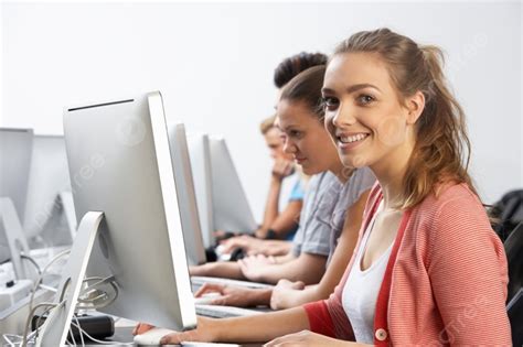 Group Of Students In Computer Class Background And Picture For Free ...