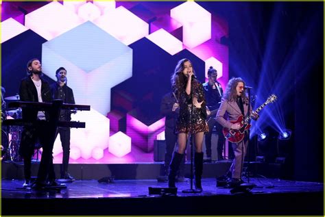 Full Sized Photo of hailee steinfeld performs let me go on fallon watch her last performance of ...