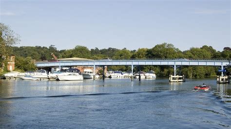 Cookham bridge: Business warning over bridge closure - BBC News