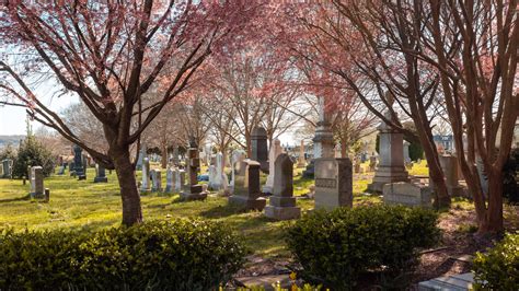 Visiting Congressional Cemetery in Washington DC (Photos)