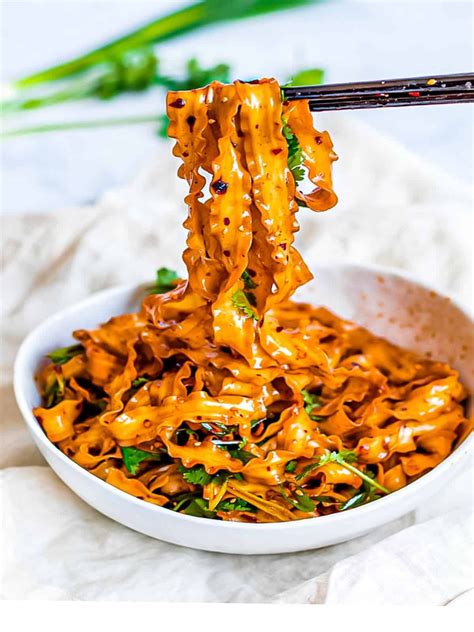 Spicy Szechuan Noodles with Garlic Chili Oil | Recipe in 2021 | Main meals pasta, Spicy szechuan ...