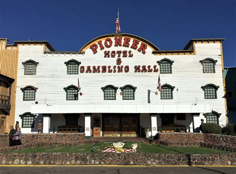 Laughlin Buzz: A visit to The New Pioneer