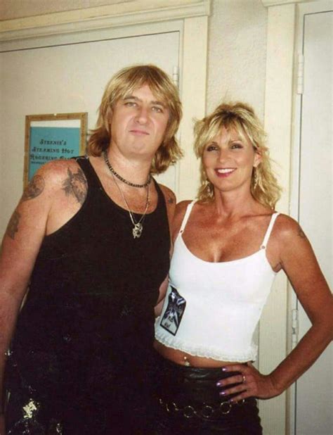 Joe with fan 2003. Look at those tats! | Joe elliott, Def leppard joe ...