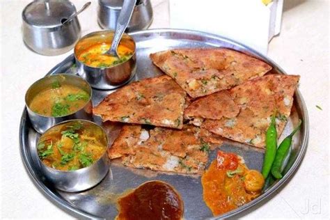 Street Food of Agra: 10 Dishes That You Must Try in 2024