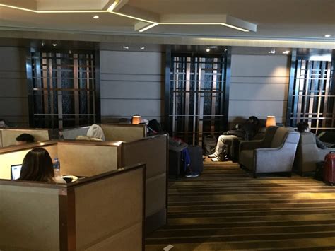 Hong Kong Airport Lounge Review - Where's Windji