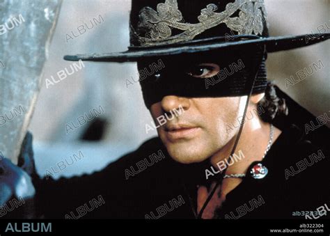 ANTONIO BANDERAS in THE MASK OF ZORRO, 1998, directed by MARTIN CAMPBELL. Copyright AMBLIN ...