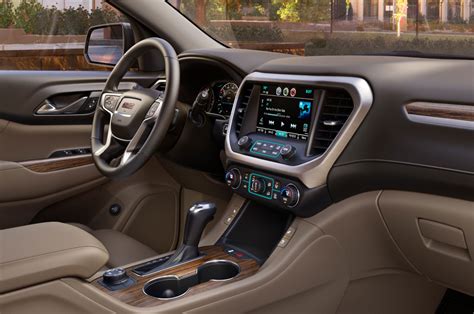 2017-GMC-Acadia-Denali-interior-3 - Motor Trend en Español