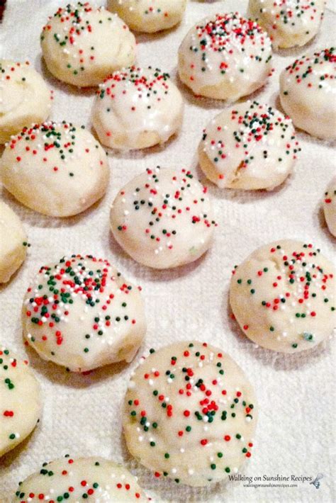 Ricotta Cookies - Italian Christmas Cookies | Walking on Sunshine Recipes