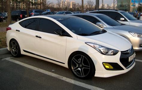 Hyundai Elantra White - reviews, prices, ratings with various photos