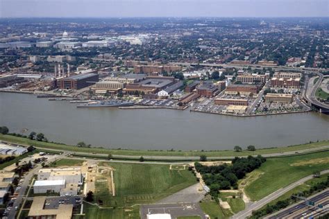 File:Washington Navy Yard aerial view 1985.jpg - Wikimedia Commons