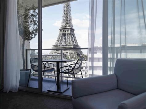 Top 18 Hotels With A View Of The Eiffel Tower In Paris | ItsAllBee