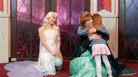 Anna & Elsa's Royal Welcome Returns to Disney Animation at Disney California Adventure ...