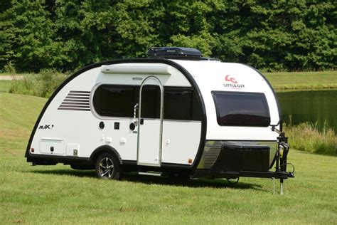 Camper trailer blends classic teardrop style with amenities - Curbed