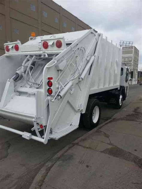 CRANE CARRIER CO. Refuse Waste Garbage Truck (1998) : Heavy Duty Trucks