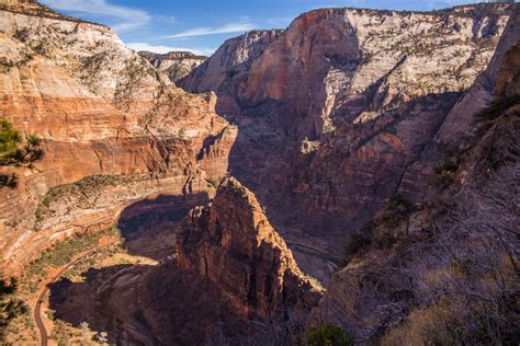 The view from the summit of Angel's Landing is stunning. simply stunning [3000x2000][OC] : r ...