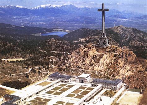 World's Top 19 Largest Crosses (Reach High for the Sky!) - Miratico