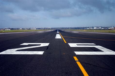 Airplane Runway Wallpapers - Top Free Airplane Runway Backgrounds ...