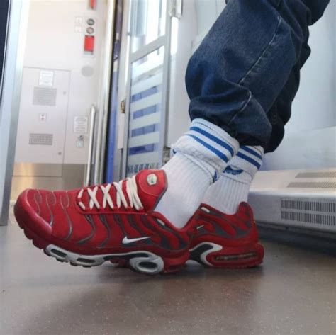 #tn #nike #red Socks Sneakers, Air Max Sneakers, Nike World, Nike Tn ...