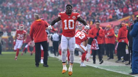 KC Chiefs look to keep Tyreek Hill with contract extension | Kansas City Star