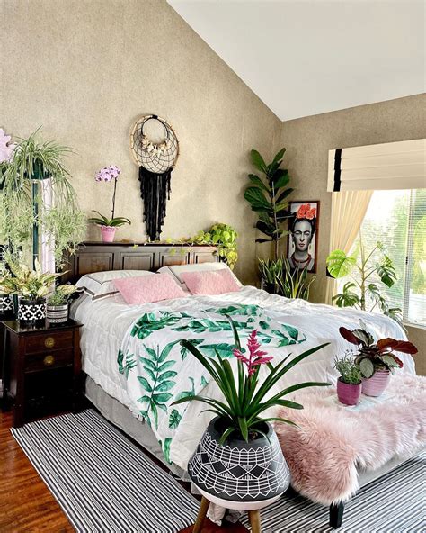 18 Best Plants for Bedrooms: Swiss Cheese Plant, Fiddle-Leaf Fig Tree ...