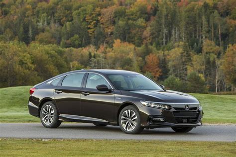 What Gas Mileage Does the 2018 Honda Accord Hybrid Get? | Cars.com