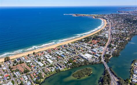 Narrabeen Beach / New South Wales / Australia // World Beach Guide