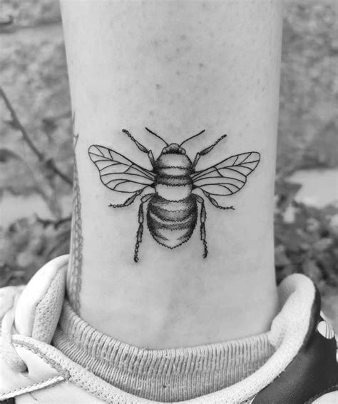 50+ Beautiful Bee Tattoo Design Ideas - Tattoos Free