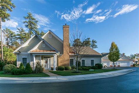 Single Family home with chimney in Midlothian, VA