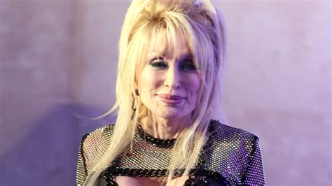 Dolly Parton and NBCUniversal Team To Promote 2024 Paris Olympics With ...