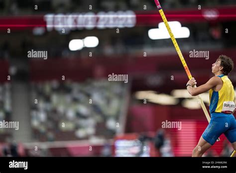 Mondo Duplantis participating in the Tokyo 2020 Olympics in the pole vault discipline Stock ...