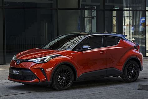 All TOYOTA C-HR Models by Year (2016-Present) - Specs, Pictures ...