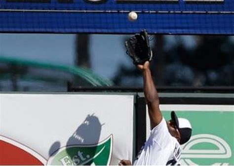 Detroit Tigers' Torii Hunter makes catch on ball bound for home run in ...