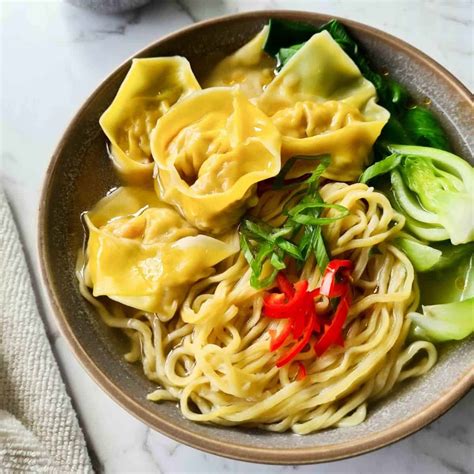 Wonton Noodle Soup - Casually Peckish