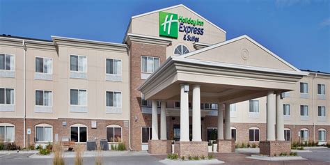 Hotels in Omaha, NE with Pool | Holiday Inn Express & Suites Cherry Hills