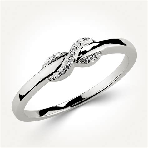 A Guide To Promise Ring Meaning: The Promise Behind Promise Rings ...