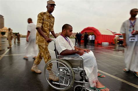 A Qatar armed forces member pushes a Qatar Armed Forces - PICRYL ...