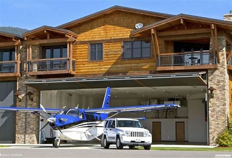 7 Amazing Hangar Homes That Will Make you Dream Away - Hangar.Flights ...