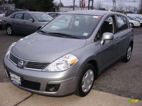 2009 Nissan versa hatchback colors