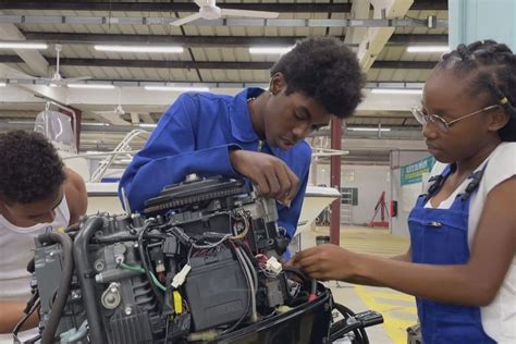 Changer l'image et la vocation des lycées professionnels