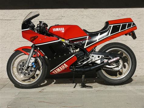 1984 Yamaha RZ 350 - Moto.ZombDrive.COM