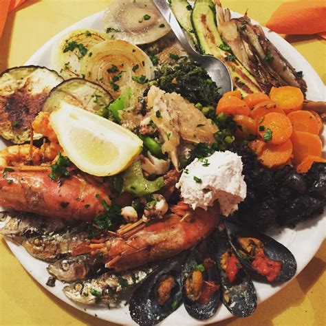 Seafood platter served in Venice : r/FoodPorn