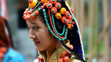 Tibet Clothing: See How Tibetan People Dress Differently from Others