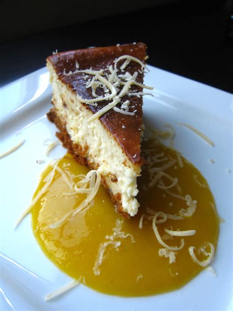 Queso de Bola Cheesecake | Sugar free recipes, Delicious, Cupcake cakes