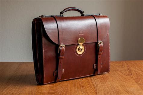 Andersen leather : Classic English Briefcase with an accordion gusset